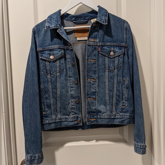 Levi's premium original trucker jean jacket, color medium wash, size medium - Picture 2 of 6